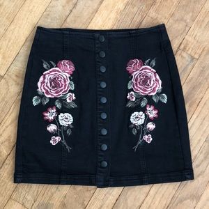 Embroidered denim skirt